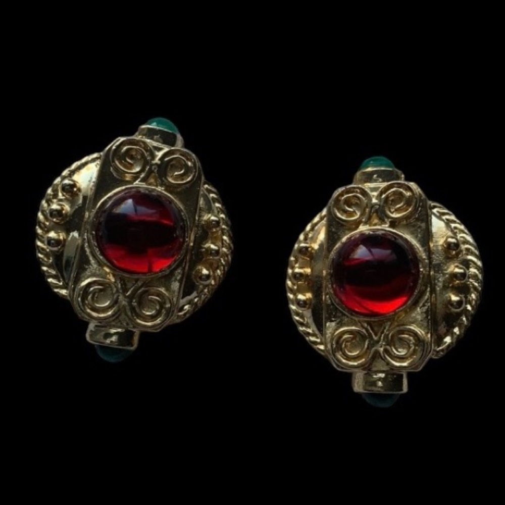 Ruby Red Emerald Green Jewel Tone Egyptian Clip On Costume Jewelry Earrings - Picture 3 of 6